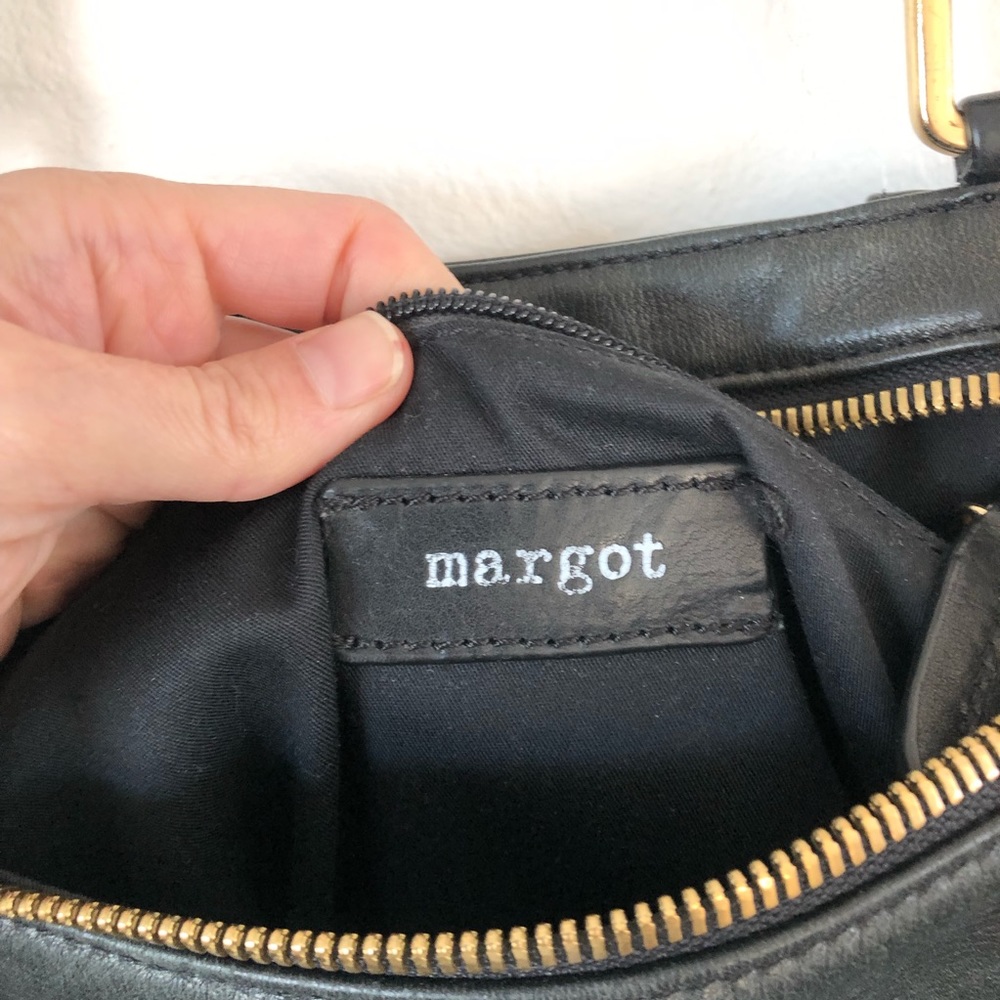 Margot black leather and suede shoulder bag with tassel and gold hardware - Picture 9 of 14